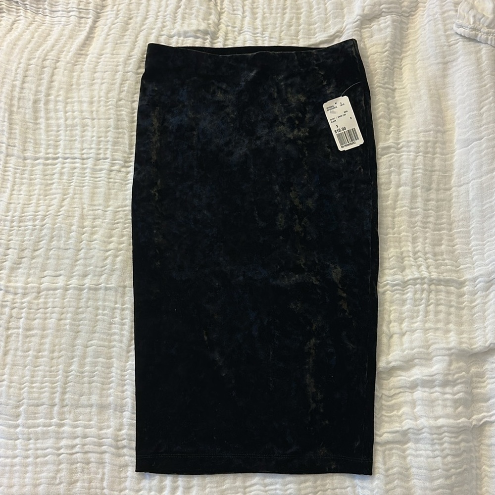 Forever 21 Black Velvet knee length skirt